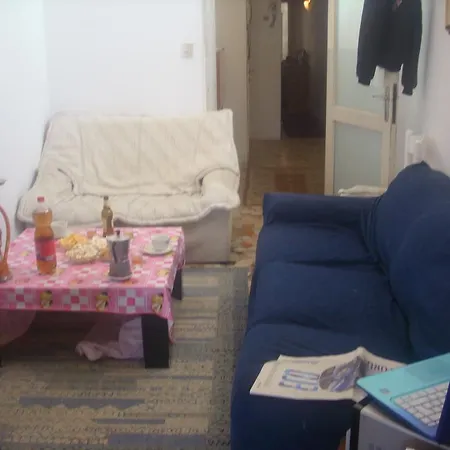 In Italy בית הארחה *